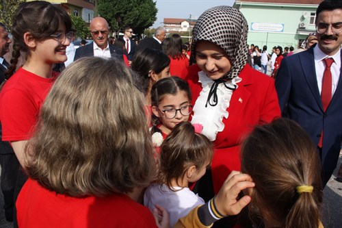 “29 Ekim Cumhuriyet Bayramı” kutlamaları, İlçemiz Atatürk İlkokulunda devam etti. 