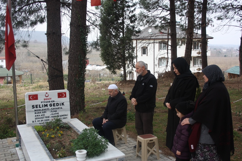 Şehit Piyade Er Selim GEDİK şehadetinin sene-i devriyesinde Cumhuriyet Mahallesinde bulunan mezarı başında dualarla yâd edildi.